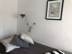 2 bedrooms, iron/ironing board, Internet, bed sheets