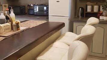 Fridge, microwave, oven, coffee/tea maker