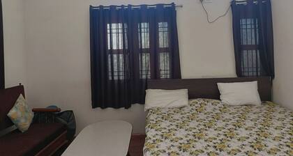 Charming 2-bedroom B&B with WiFi, AC in welcoming Jhunjhunu