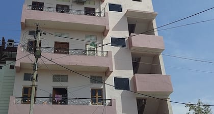 Charming 2-bedroom B&B with WiFi, AC in welcoming Jhunjhunu