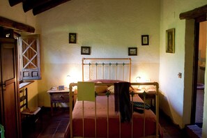 2 عدّة غرف نوم وواي فاي مجانًا وملاءات أسرّة