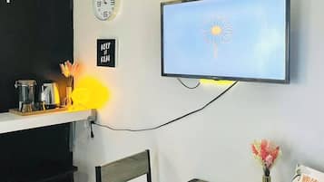 Comfort Studio | In-room dining