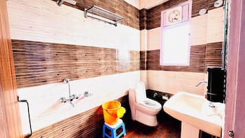 Deluxe Double Room, Valley View | Bathroom | Shower, free toiletries, towels, soap