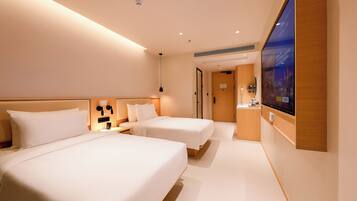 Design Twin Room | Blackout drapes, soundproofing, iron/ironing board, free WiFi