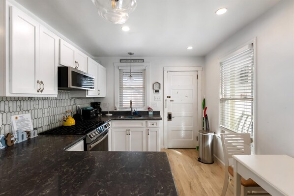 Fridge, oven, coffee/tea maker, blender