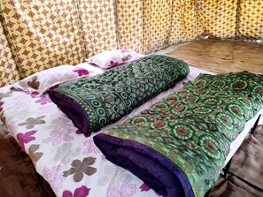 Espace de travail pour ordinateur portable, fer et planche à repasser