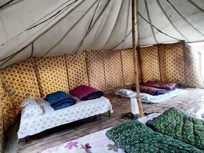 Espace de travail pour ordinateur portable, fer et planche à repasser