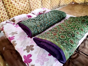 Espace de travail pour ordinateur portable, fer et planche à repasser