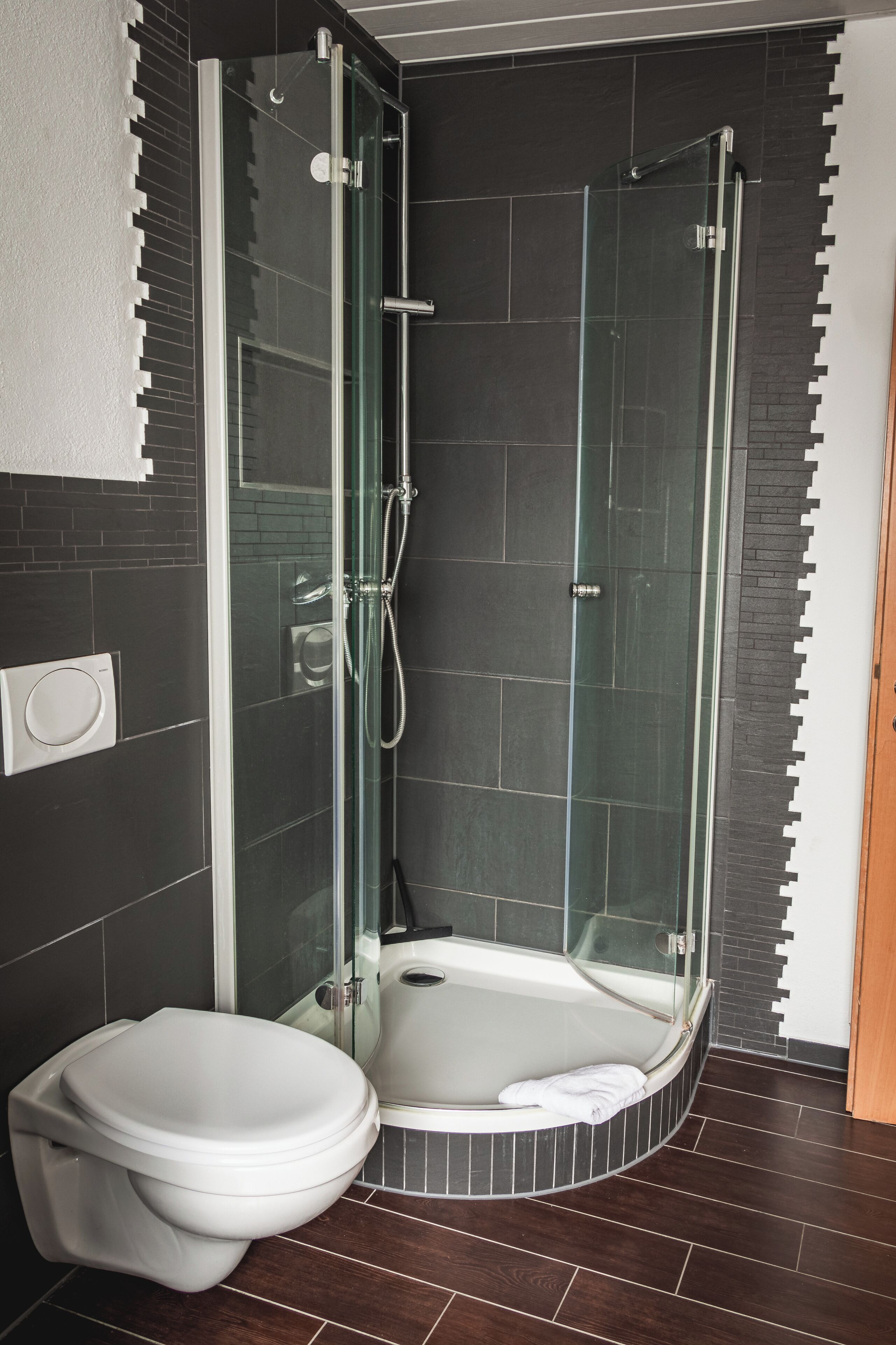 Dusche, Handtücher, Seife, Toilettenpapier