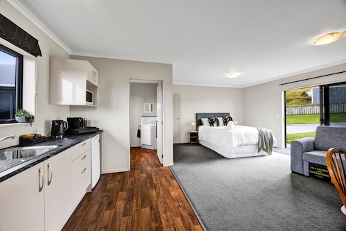 Peaceful Escape in Manutahi – Pet Friendly & Continental breakfast provided