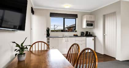 Peaceful Escape in Manutahi – Pet Friendly & Continental breakfast provided