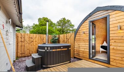 Host Stay Firefly Spa Lodge