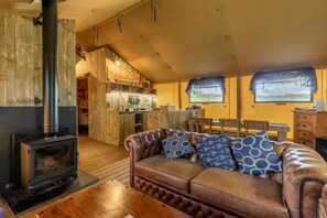 Apartment | 3 bedrooms - Host Stay Giraffe Enclosure (Thetford)