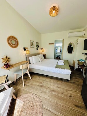 1 bedroom, desk, iron/ironing board, WiFi