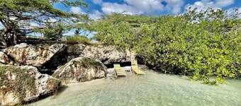 Vistalmar Mini Studio in lovely Oranjestad with Private Plunge Pool, WiFi and AC