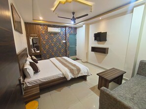 Superior Room - Deepsun Regency Hotel (Sagar)