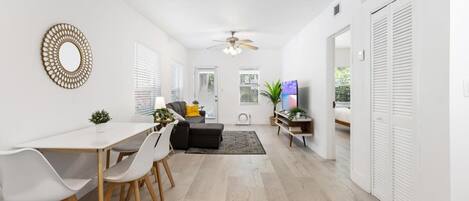 Apartment | 1 bedroom, desk