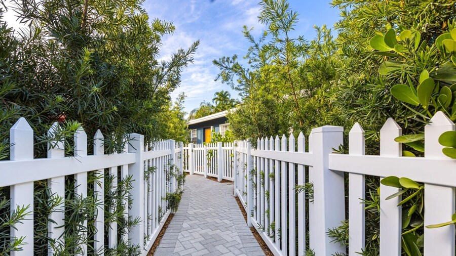 Lovely 2 BR Condo in Sailboat Bend