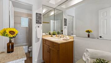 Apartment | Bathroom