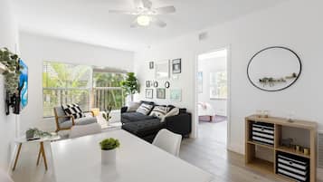House | 2 bedrooms, desk, Internet