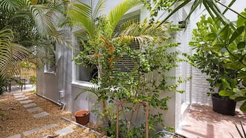 House | 2 bedrooms, desk, Internet