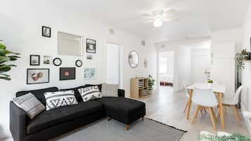 House | 2 bedrooms, desk, Internet