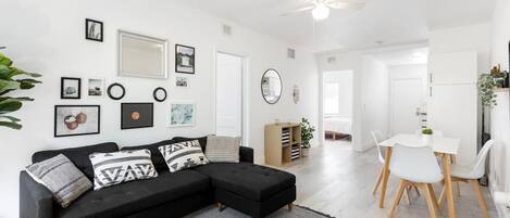 House | 2 bedrooms, desk, Internet