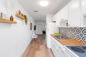 Apartamento | 2 quartos, escrivaninha