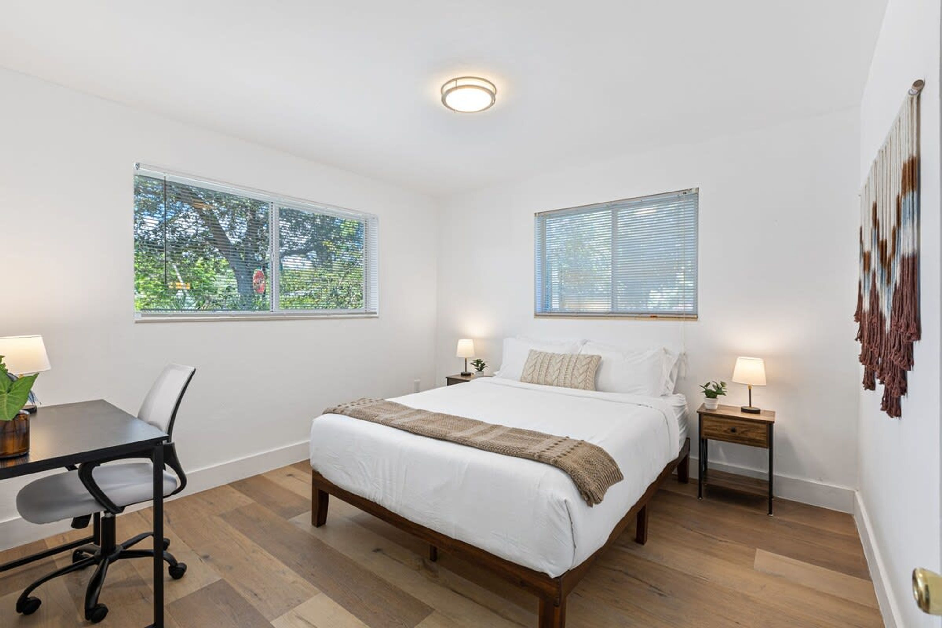 Apartment | 2 bedrooms, desk