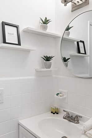 Bathroom - Charming Cozy Studio Lake Ridge (Fort Lauderdale)