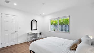 Apartment | 2 bedrooms, desk