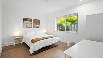 Apartment | 2 bedrooms, desk