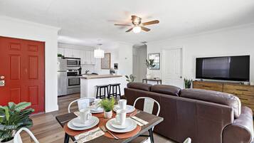 Apartment | 2 bedrooms, desk