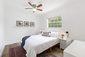 Apartment | 2 bedrooms, desk - Bright and Spacious 2 BR Apartment (Fort Lauderdale)