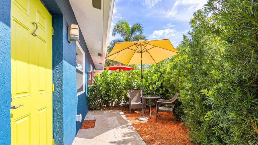 Musicians Lounge - 2 BR With Parking Asssigned