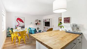 Apartment | 2 bedrooms, desk