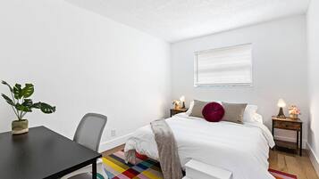 Apartment | 2 bedrooms, desk