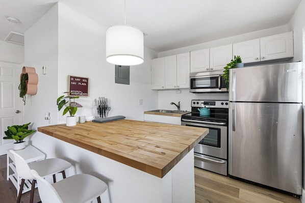 House - Stylish 2 BR Condo - Free Parking on Premises (Fort Lauderdale)