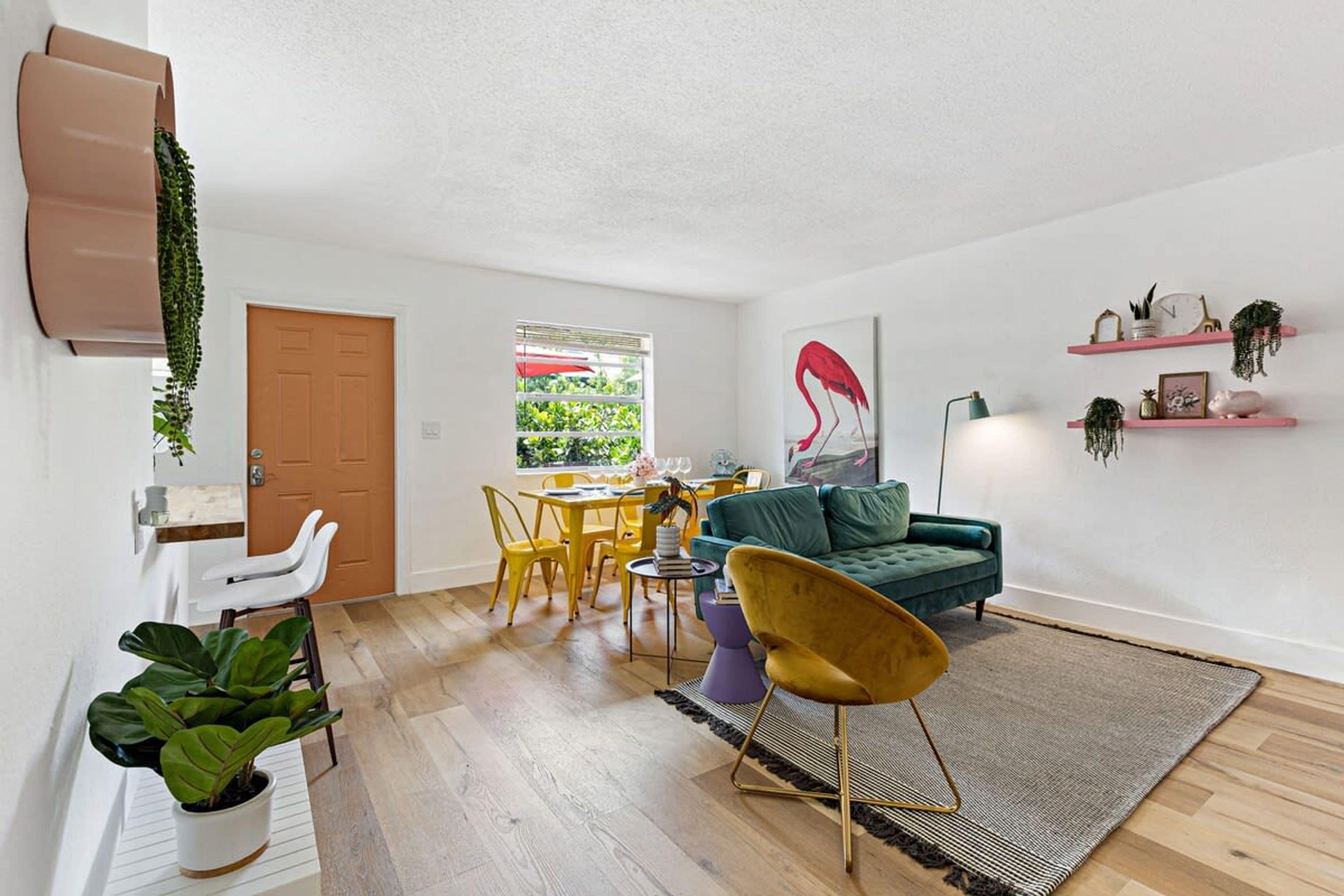 Apartment | 2 bedrooms, desk