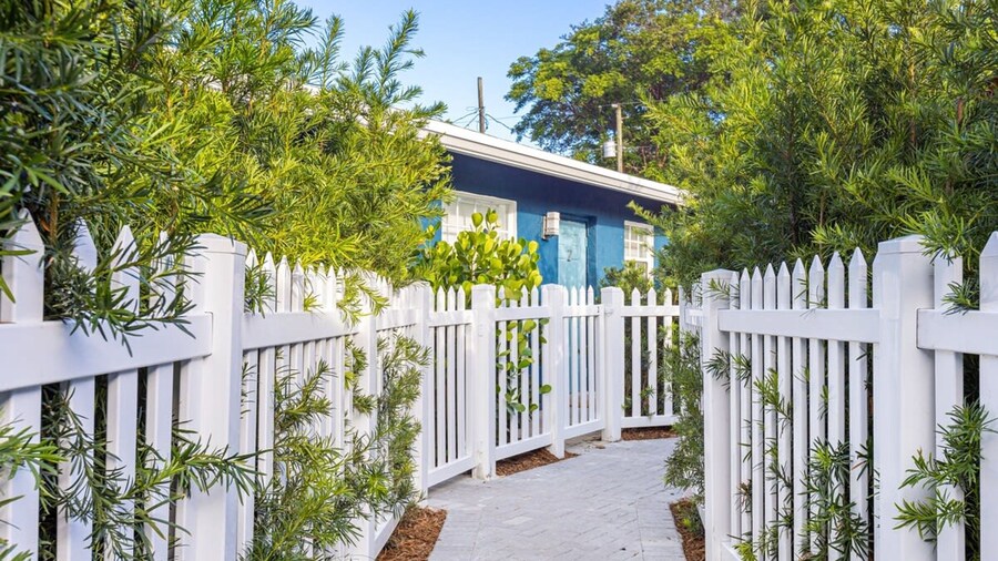 Stylish 2 BR Condo - Free Parking on Premises