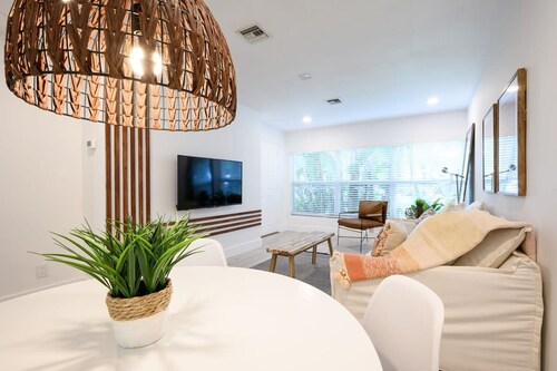 Beautiful And Comfortable Apt in Victoria Park