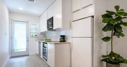 Beautiful And Comfortable Apt in Victoria Park
