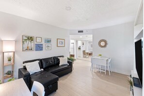 Interior - Welcoming Airbnb Walkig Distance to Las Olas Blvd (Fort Lauderdale)