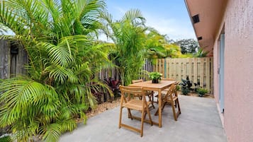 Apartment | 1 bedroom, desk