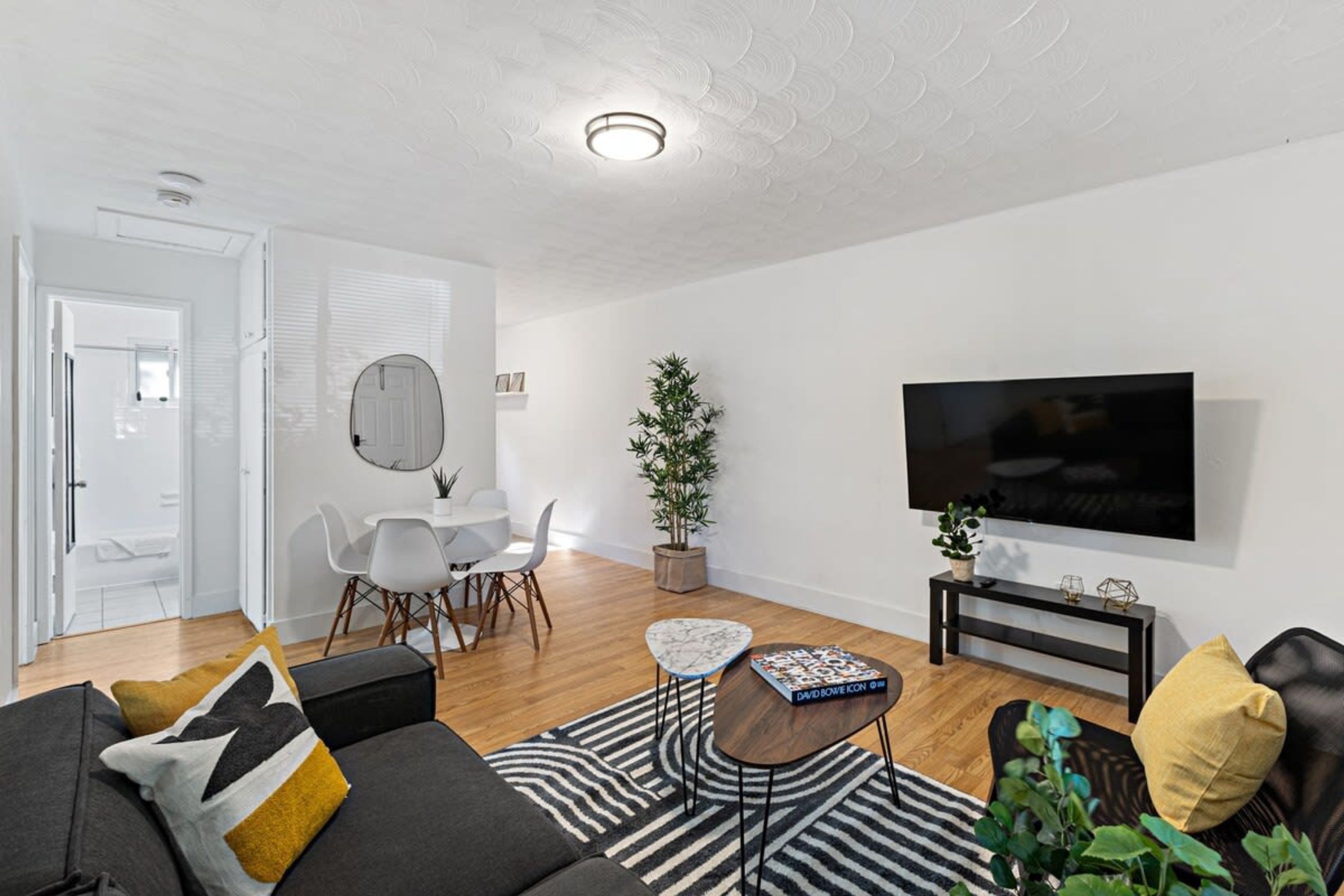 Apartamento | 2 dormitorios, escritorio, Internet