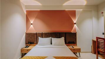 Deluxe Room, City View | Egyptian cotton sheets, premium bedding, memory foam beds