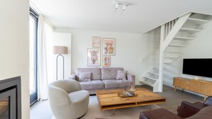 Smart TV, fireplace, DVD player, stereo - Villa in Egmond near Beach & Windmill (Egmond aan den Hoef)
