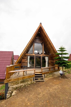 Villa – deluxe, balkong, utsikt mot høyde | Skrivebord og wi-fi (inkludert)