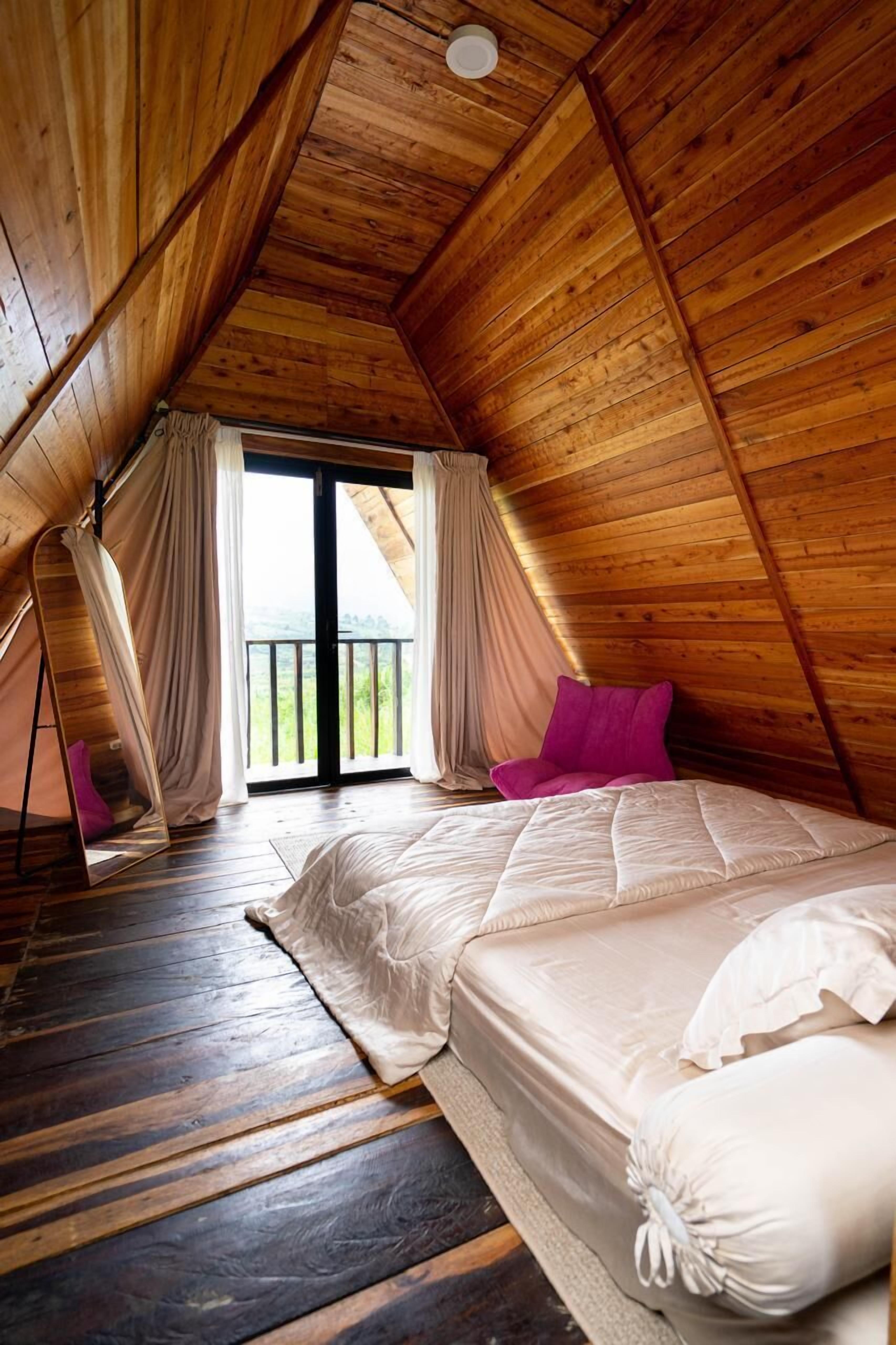 Deluxe Villa, Balcony, Hill View | Desk, free WiFi