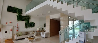 Exclusive Urban Retreat: Stunning Luxury Apartment with Breathtaking Views